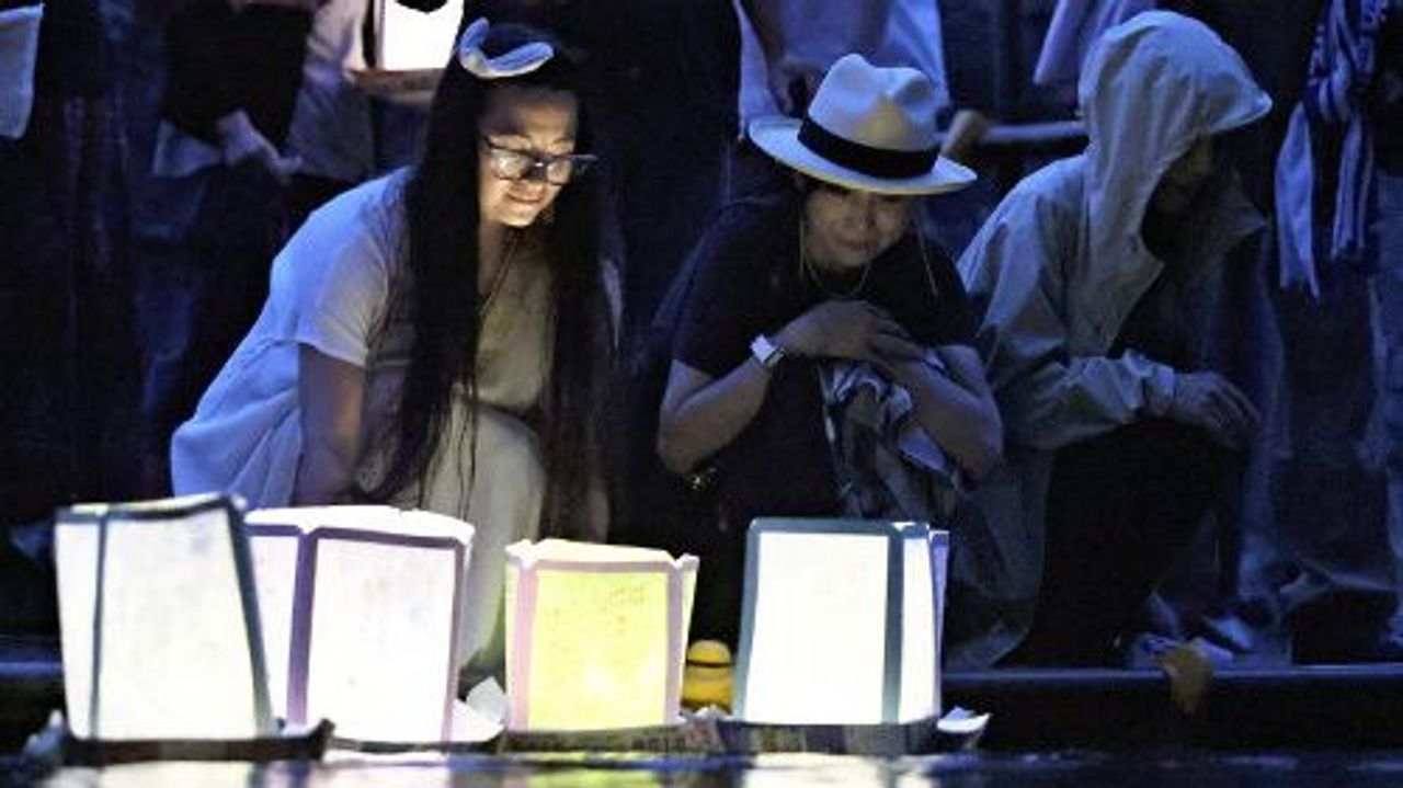 Japanese Actress Hitomi Kuroki Tearful Remembrance: 40 Years After Plane Crash Tragedy