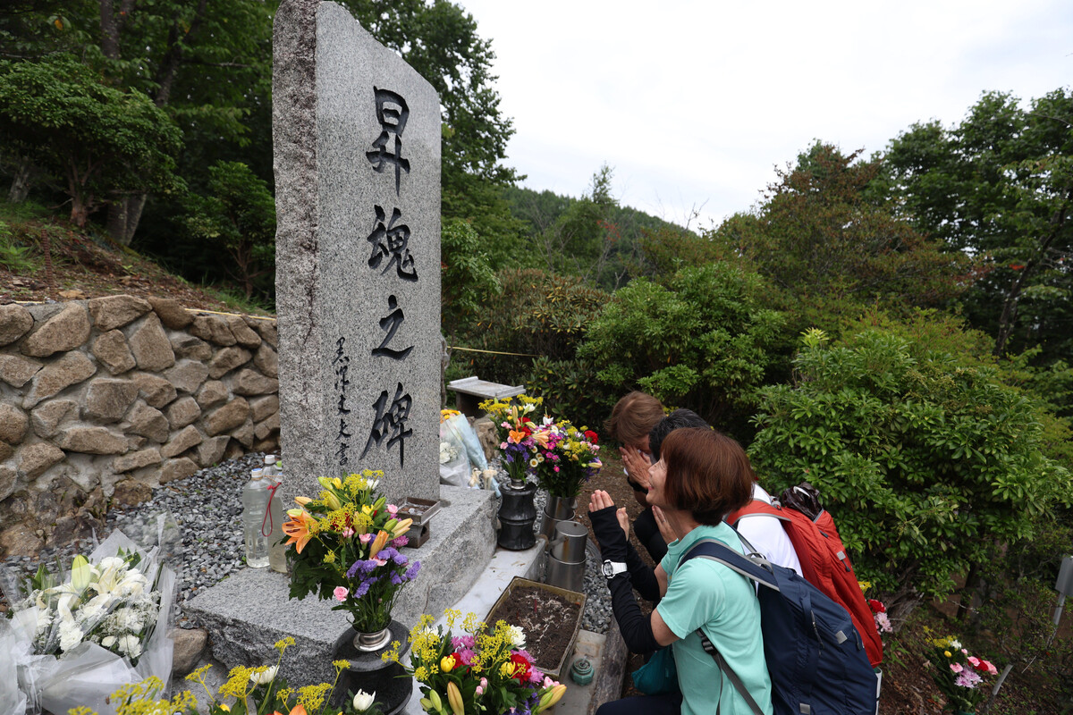 Home from Crash Site: Unease Surrounds Returning Self-Defense Force Members