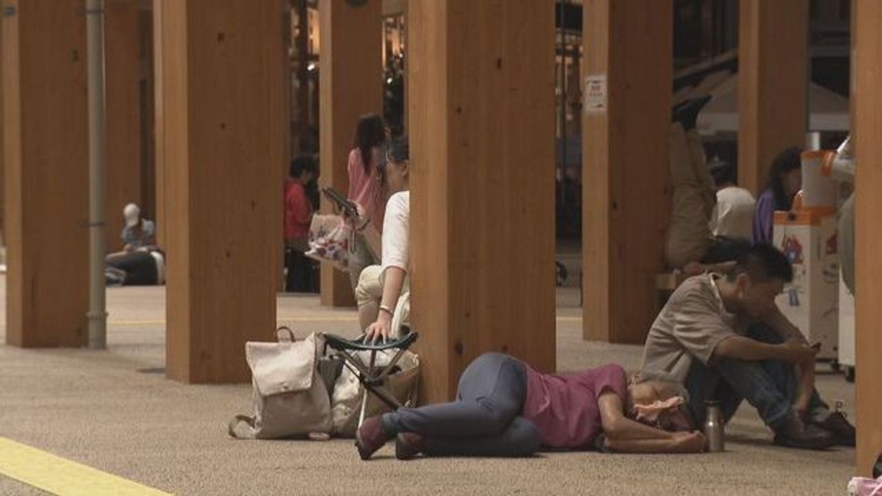 Mass Stranded Commuters during Expo: 36 People Rescued