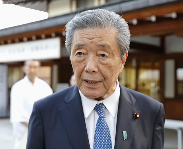 Key Liberal Democratic Party Figure, Moriyama, Pays Respect at Yasukuni Shrine