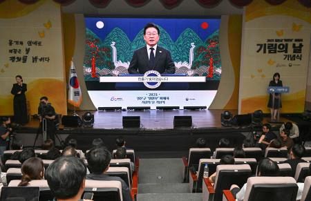 President Lee Addresses Longstanding 'Comfort Women' Issue