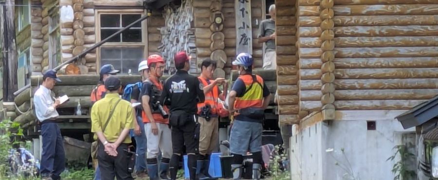 Caught in Claws: Multiple Individuals Trapped on Mountain Due to Bear Attack