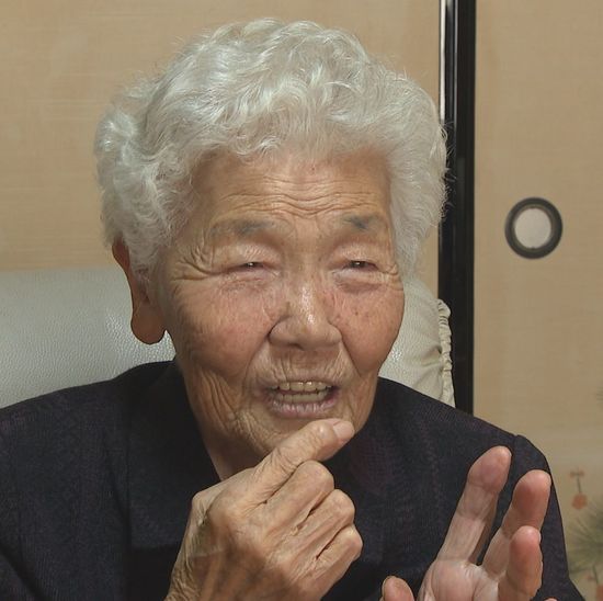Braving The Skies: Grandmother's Final Embrace Ignites Heartwarming Tribute