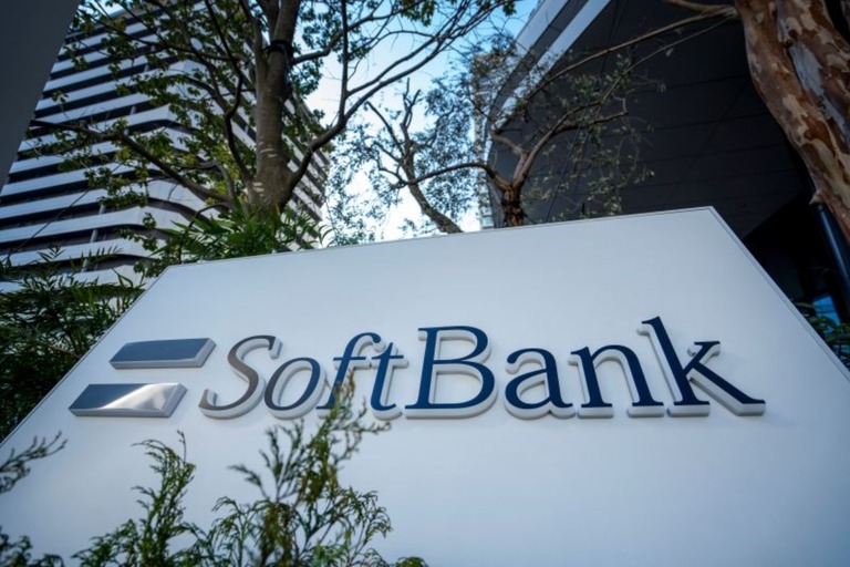 SoftBank Group Pumps 300 billion yen into US-based Intel