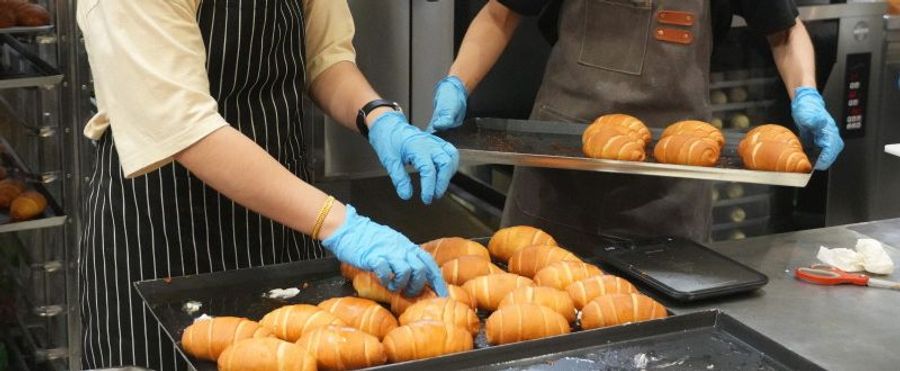 Thai Delight: Japan's Salted Bread Sensation Storms Bangkok!