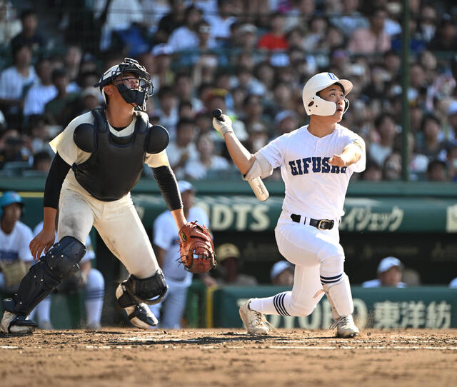 Yokoyama of Gifu Prefectural Commerce Aspires to Turn Pro
