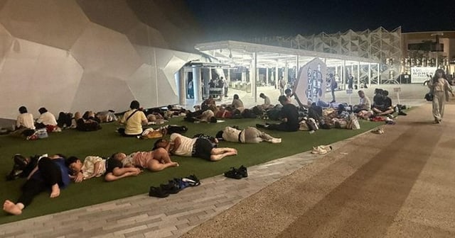 Mass Stranding: Thousands Stuck Overnight Following Expo