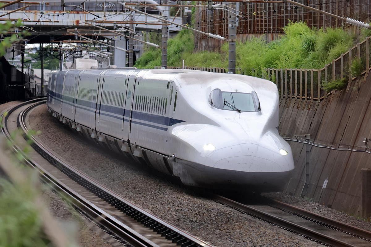 Explosive Situation: Mobile Battery Ignites on Bullet Train