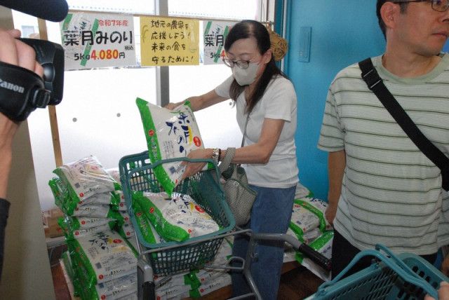 Heatwave turns new rice into golden priced grains in Japan
