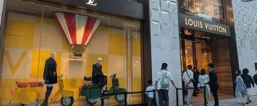 China's Shopping Spree Fades – What's Behind the Curtain?