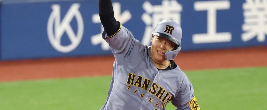 Tiger's Dramatic Home Run Blitz: A Victory Gesture to Remember!