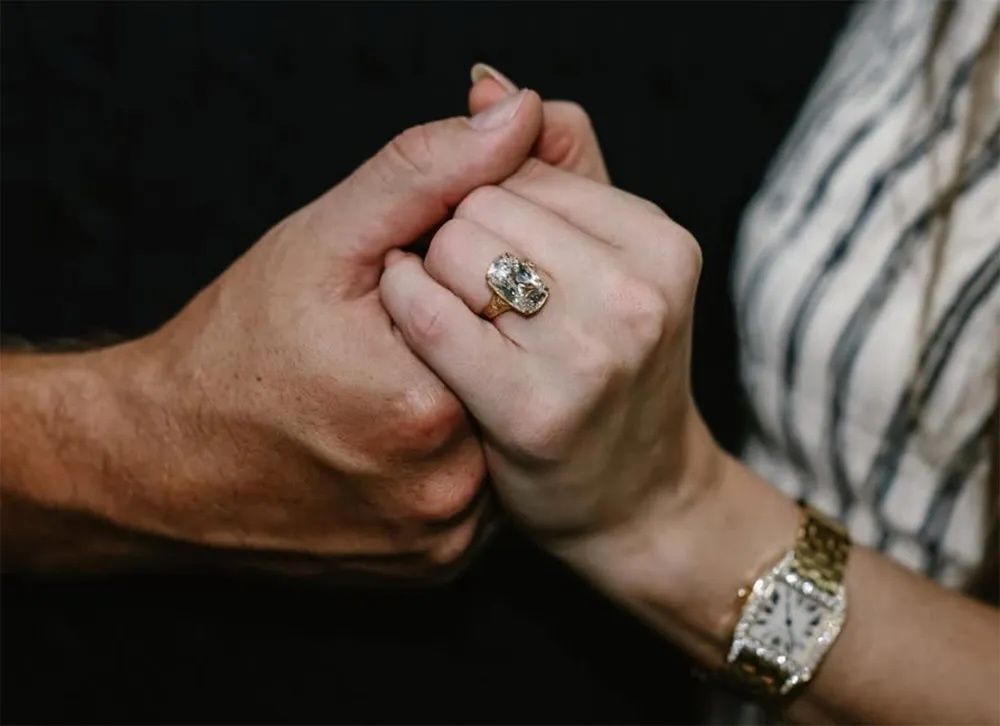 Taylor's Engagement Ring Takes Center Stage!