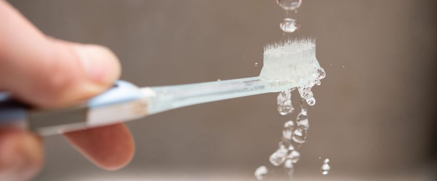 Brushing Buzz: To Wet or Not to Wet Before Toothbrushing?