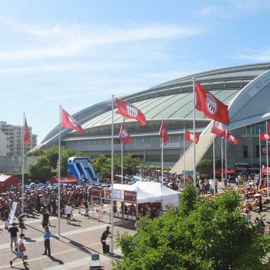 J1 League Fan’s Giant Banner Nearly Hits Player
