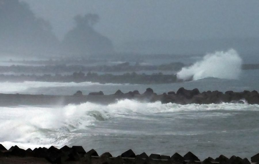 Typhoon No. 15 Makes Landfall: Kochi on High Alert