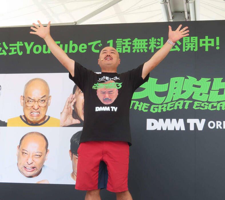 Flash in Shibuya! Comedian Kuro-chan Takes 109 by Storm