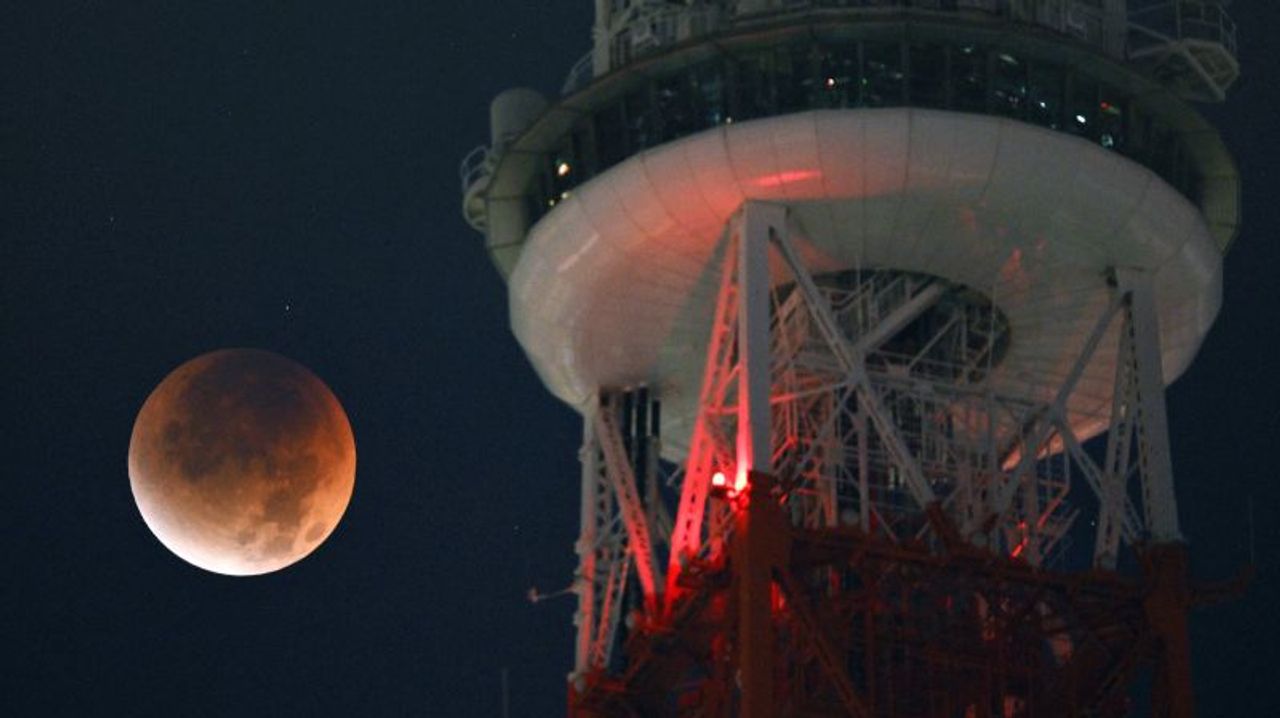 Japan Skies Liven Up: A Social Media Rave of the Total Lunar Eclipse