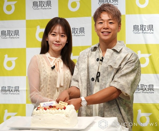 Taking Center Stage: Takeshi 'Takeru' & Kawaguchi's Adorable Public Display