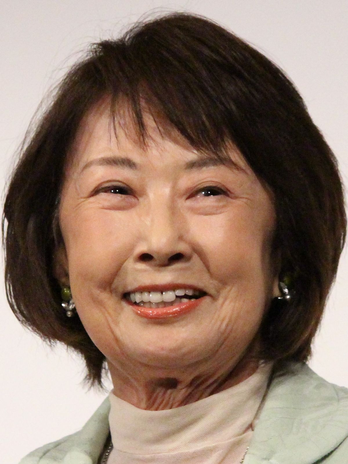 Acclaimed Actress Kazuko Yoshiyuki: A Star Falls to Pneumonia