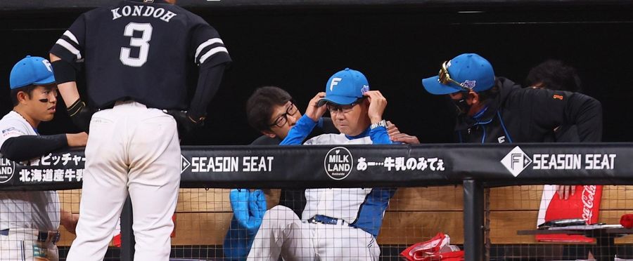 Baseball Drama: Breaking Bat Hits Nippon-Ham Coach Hard!