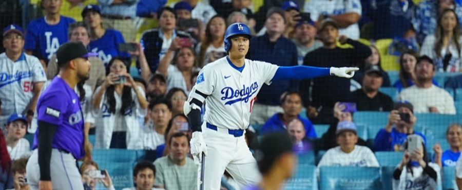 Unusual Inning: Ohtani Safe at Base & Scores Amidst Obstruction!
