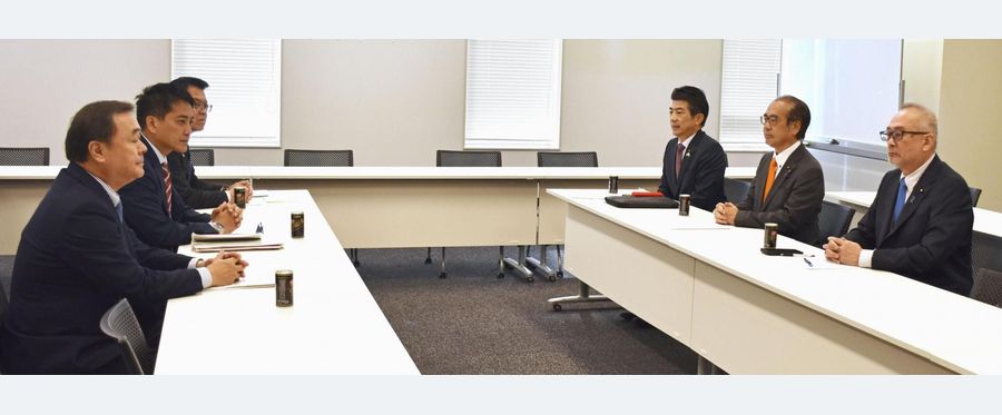 United Opposition Parties Push for End-of-Year Gas Tax Cut Circular