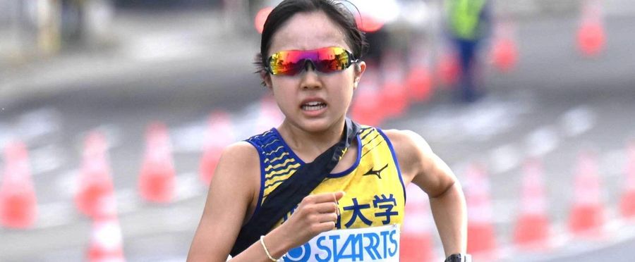 University Women's Relay: Anchor Stages Exhilarating Upset Victory!