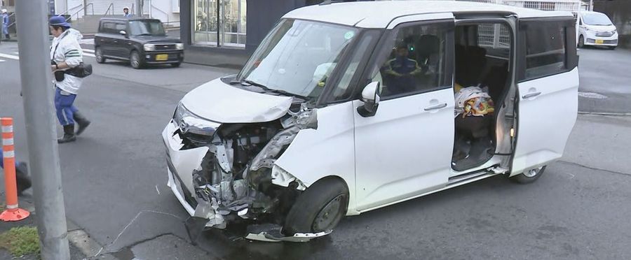 Tragic Collision: Young Life Claimed in Crash Against Traffic Light Pole