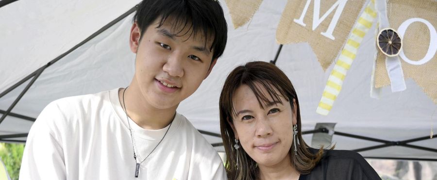 Saving Grace: High Schooler Sells Lemonade to Honor Deceased Younger Brother