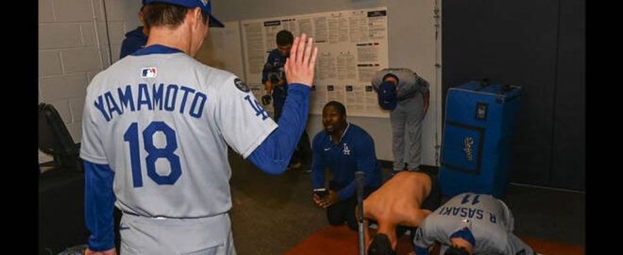 Bowing to Brilliance: A Tribute to Yuushin through Social Media Photos