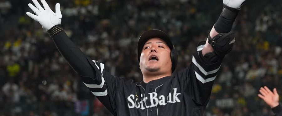 SoftBank Hawks Clinch a Thrilling Comeback Victory Led by Yamakawa's Consecutive Homeruns