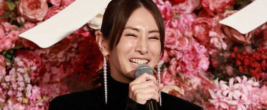 Kitagawa Keiko Takes on the Tambourine, Despite Singing Struggles!