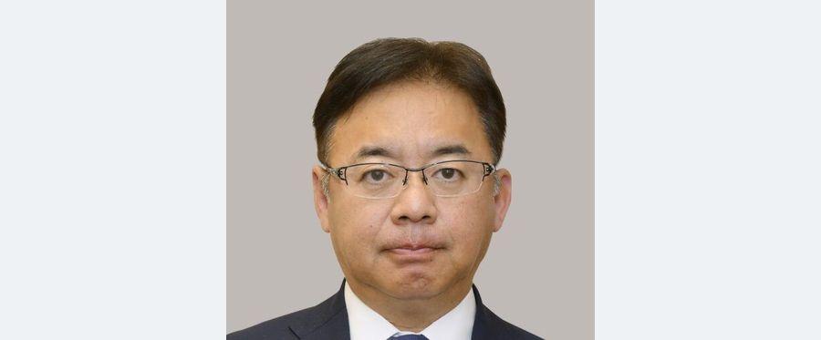 Political Fund Poured into Local Bars: Health Minister Finds Himself In a Bind