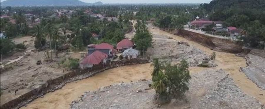 Stranded in the Storm: Japanese Nationals Isolated Amid Indonesian Downpour
