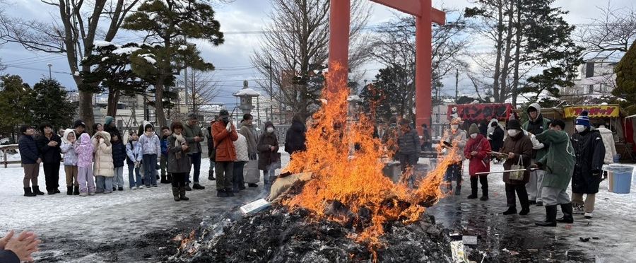 Festival-Goer Suffers Burns in 'Dondo-Yaki' Bonfire Traditions