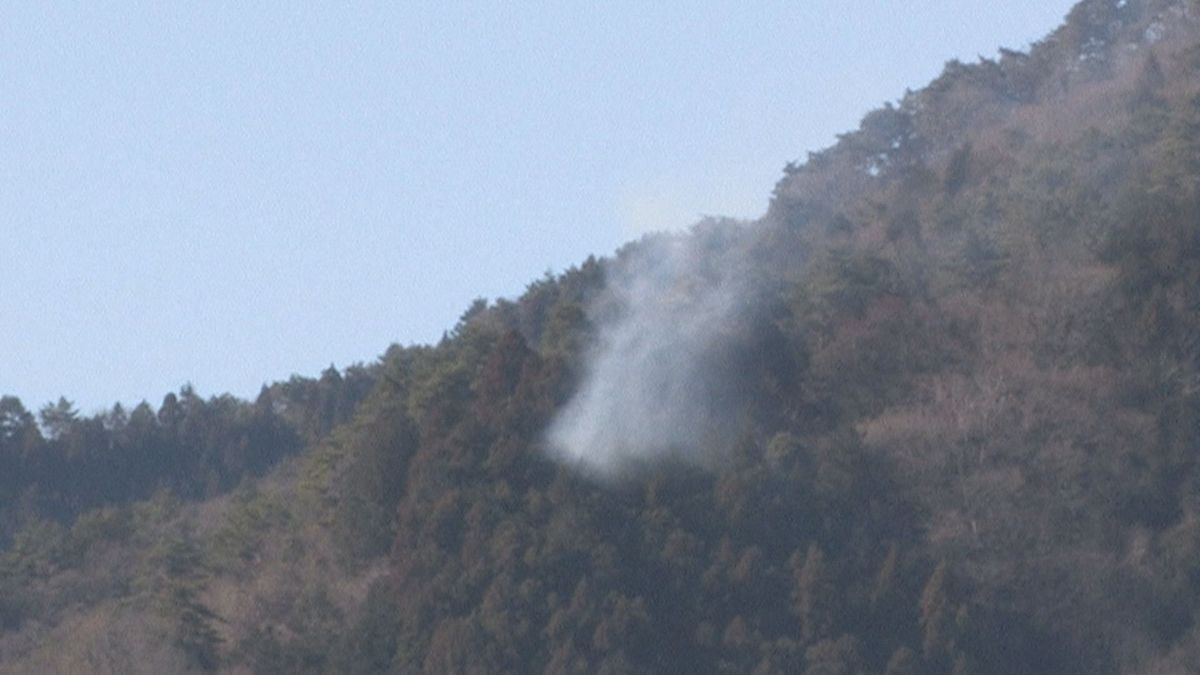 Forest Fire Engulfs Ogisan Mountain in Yamanashi Prefecture