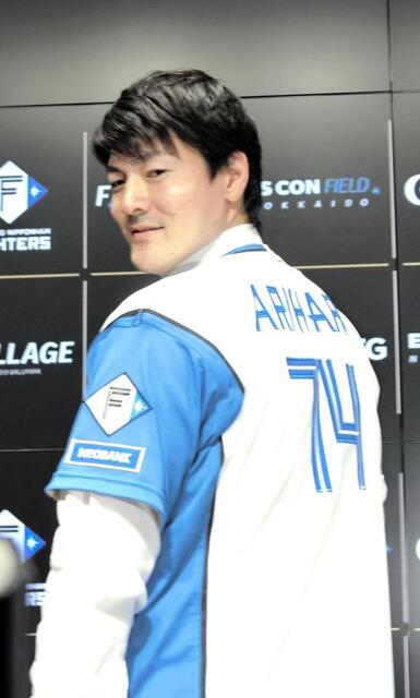 Defying Convention: Nippon Ham's Arihara Secures Unusual Jersey No. 74