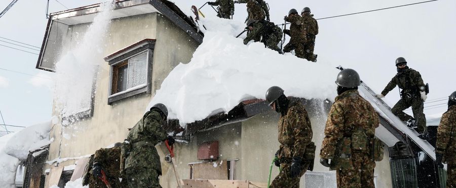 Snowfall May Swing the Battle in Contested Districts