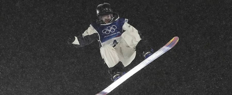 Unforeseen Helmet Splinter Leads to Shocked Spectators