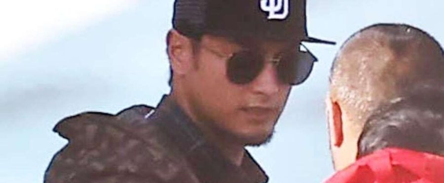 Crowds Flock to Airport with Hopes of Spotting Darvish