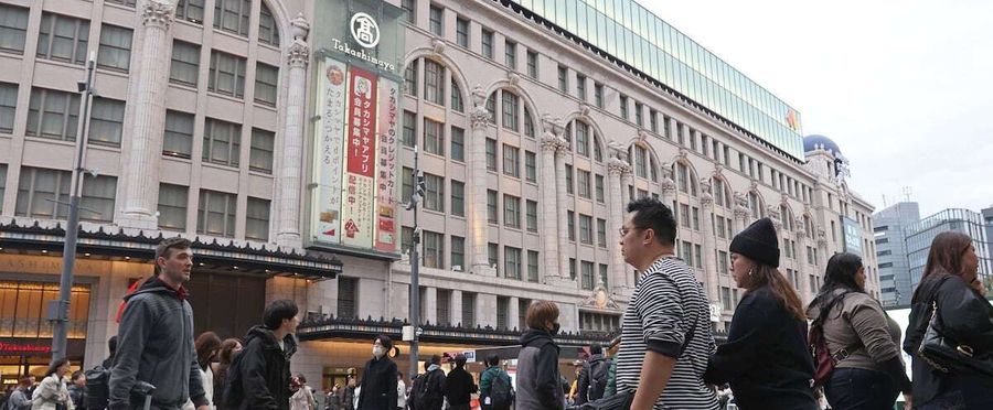 Kansai Retailers and Hotels Hasten Departure from Chinese Influence