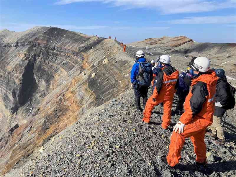 Rescue Efforts Underway After Helicopter Crash in Aso