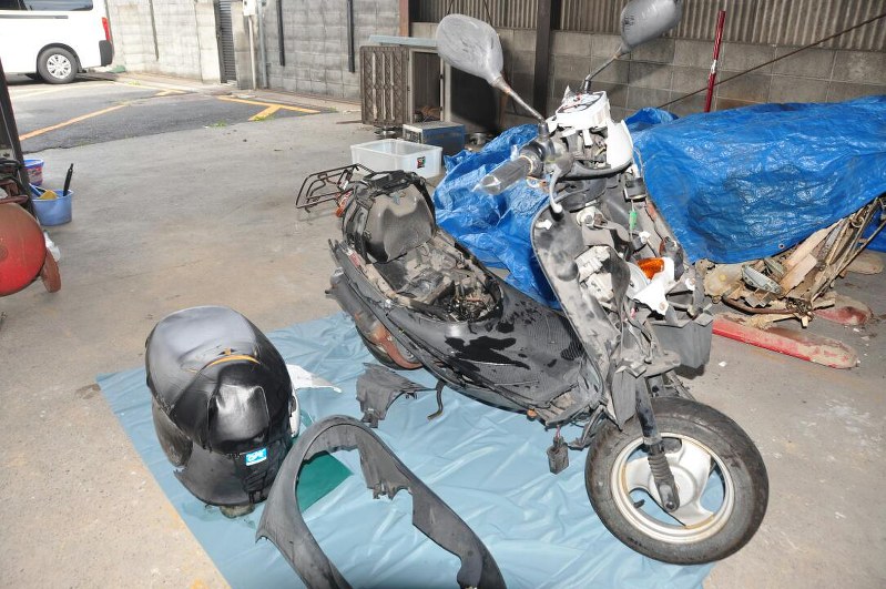 Middle School Cyclist in Critical Condition After Colliding with Car