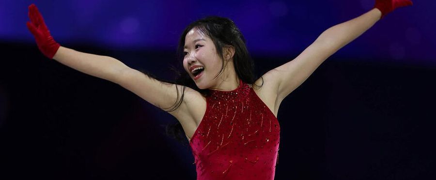 Amused Blush: Nakai Ami Charms with Her Signature Pose!