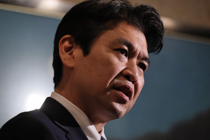 Minister of Education Confronts Personal Weakness Amidst Scandal