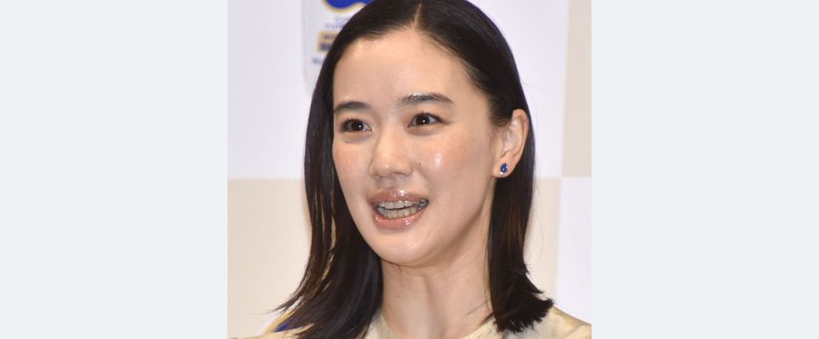 Beloved Actress Yū Aoi Frequently Visits Husband's Hometown with Daughter