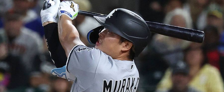 Murakami's Seventh Solo Home Run: An Unstoppable Force!