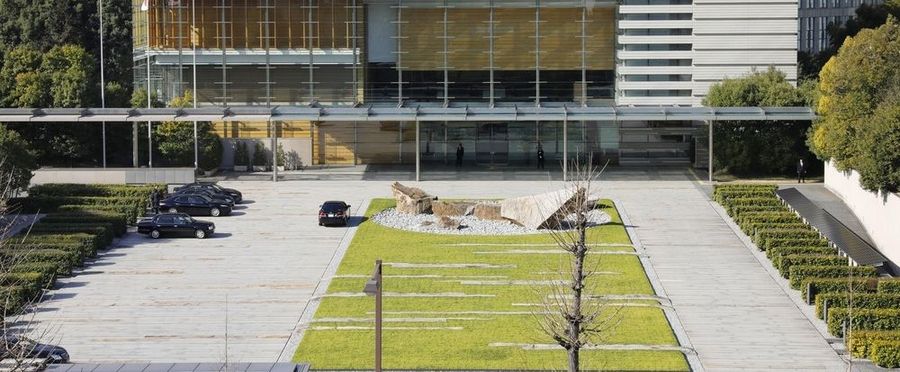 Japanese Power Delegation Enjoys Grand Holiday Tour