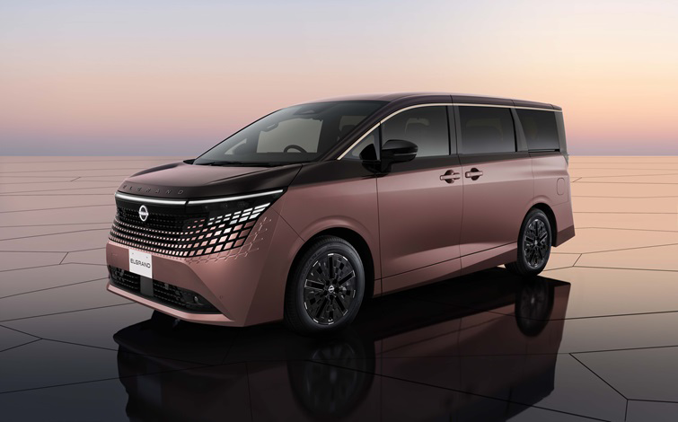 Nissan Unveils the Gleaming, New Elgrand Model
