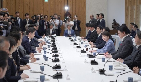 Prime Minister on the Defensive Over Revised Budget Proposals Amid Opposition Offensive